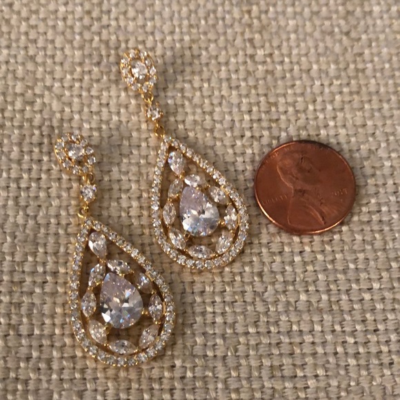 Brand new goldtone drop earrings - Picture 2 of 4